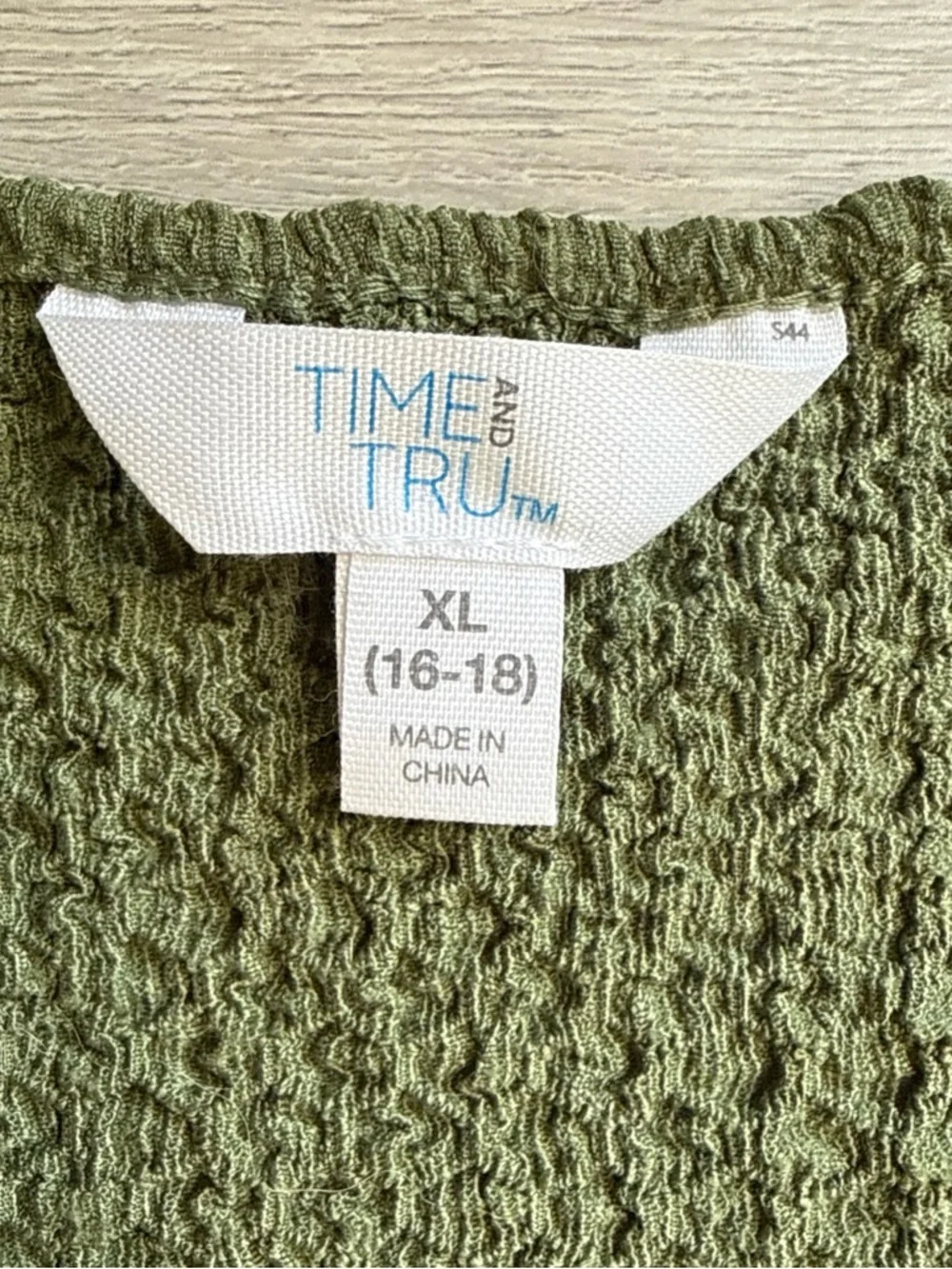 Time and Tru Olive Green Pucker Textured Square Neck Tee Top Women's XL 16-18 - Picture 2 of 5